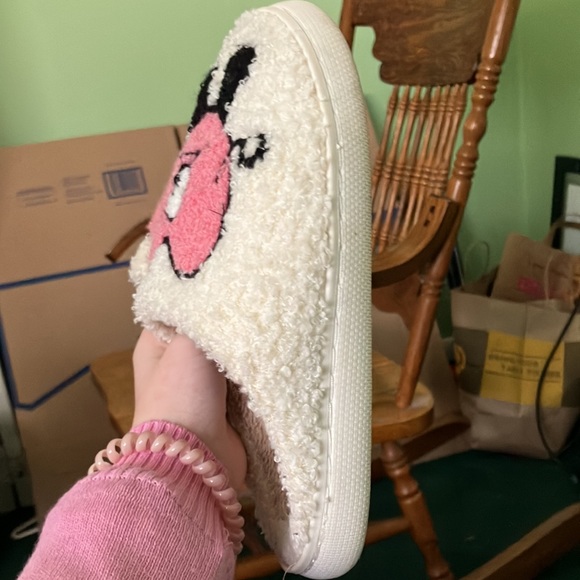 White and pink fuzzy slippers. Really comfy and cute. Preppy. Size 6 - Picture 2 of 4